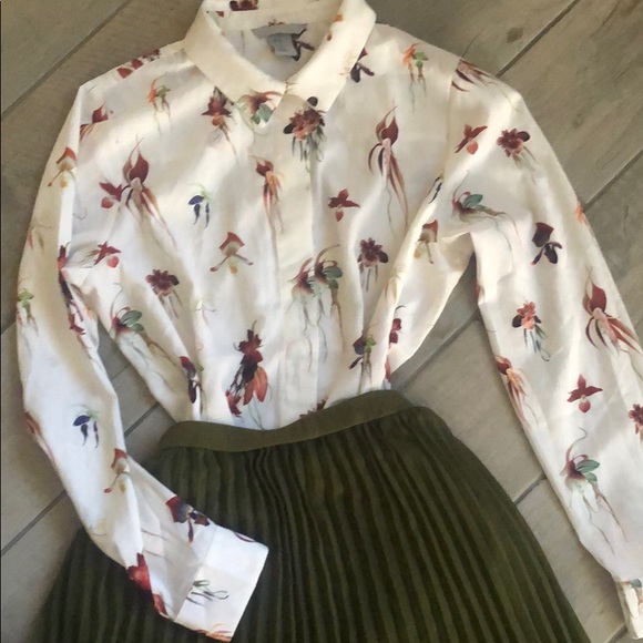 H&M Tops - H&M  floral women’s blouse